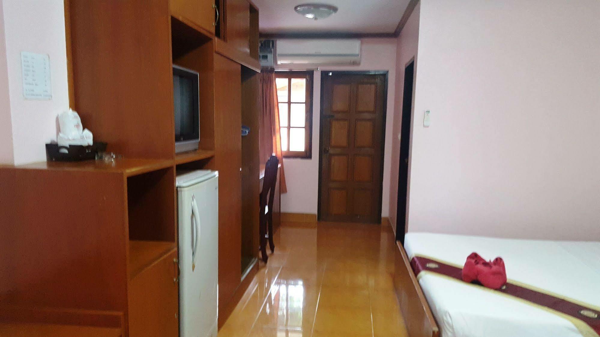 Coconut House Chaweng Hotel เกาะสมุย ภายนอก รูปภาพ