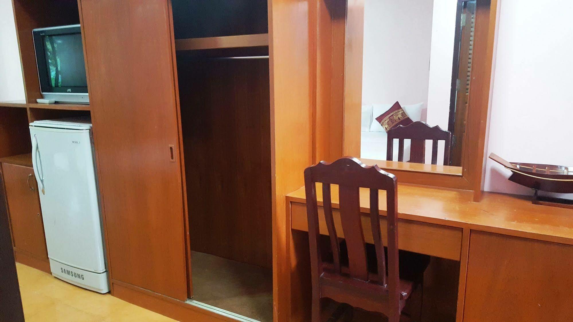 Coconut House Chaweng Hotel เกาะสมุย ภายนอก รูปภาพ