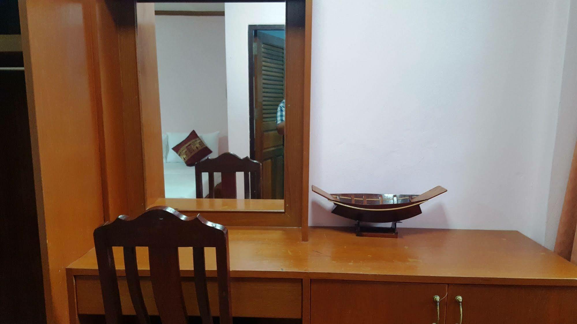 Coconut House Chaweng Hotel เกาะสมุย ภายนอก รูปภาพ