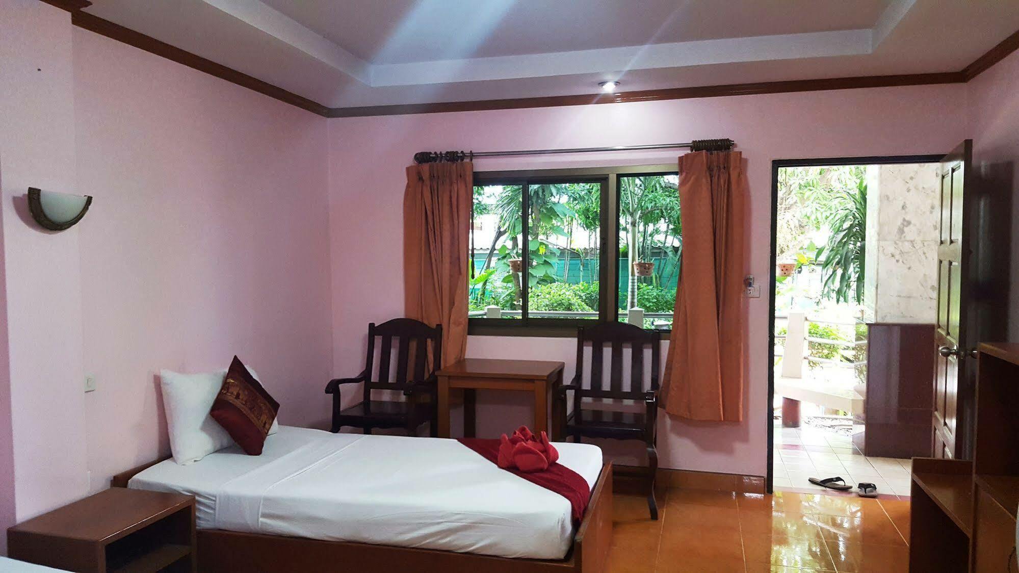 Coconut House Chaweng Hotel เกาะสมุย ภายนอก รูปภาพ